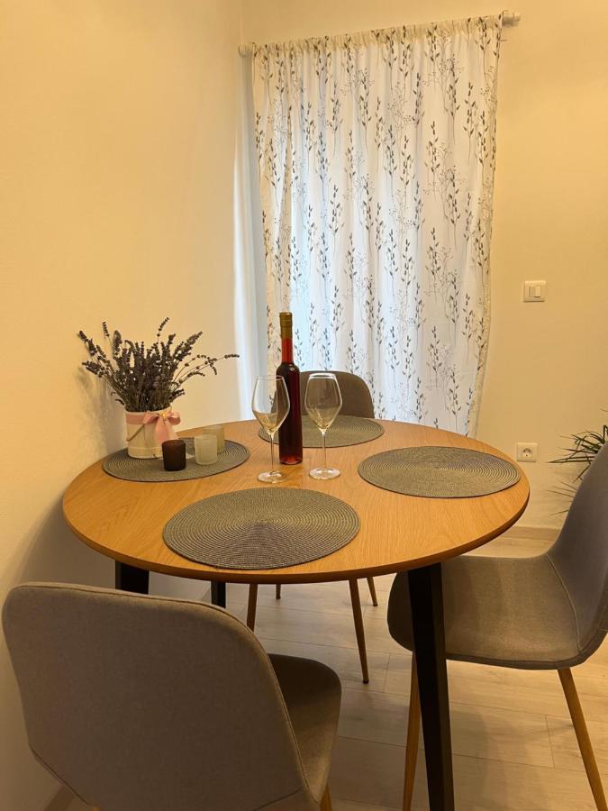 Apartment A & N With Free Private Parking 普拉 外观 照片