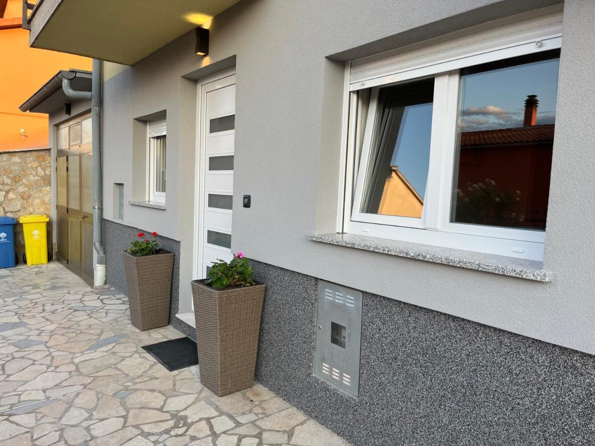 Apartment A & N With Free Private Parking 普拉 外观 照片